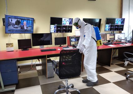 تعقيم مركز الإعلام في جامعة النجاح الوطنية