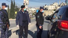 الخليل: حملة لتعقيم المركبات العمومية وتدريب السياقة والحافلات