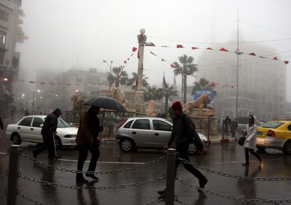 حالة الطقس: استمرار هطول الأمطار الليلة مع حركة نشطة للرياح