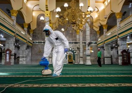 إيقاف صلاة الجمعة والجماعة في مساجد الكويت