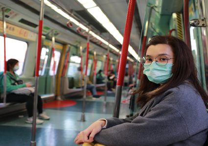 كم من الوقت يمكن الوقوف قرب مصاب بكورونا قبل التقاط العدوى؟