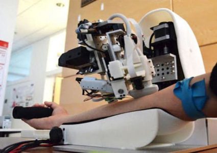 روبوتات طبية لسحب الدم وحقن الأدوية في الوريد