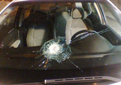 مستوطنون يحطمون زجاج 20 مركبة في حوارة