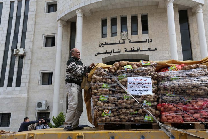 قافلة مساعدات تنطلق من مدينة نابلس إلى  بيت لحم