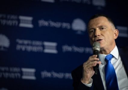 حزب "أزرق أبيض" يكشف عزمه إقالة إدلشتاين