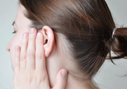 ما هي أخطر أسباب ثقب طبلة الأذن؟