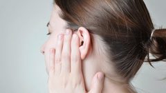 ما هي أخطر أسباب ثقب طبلة الأذن؟