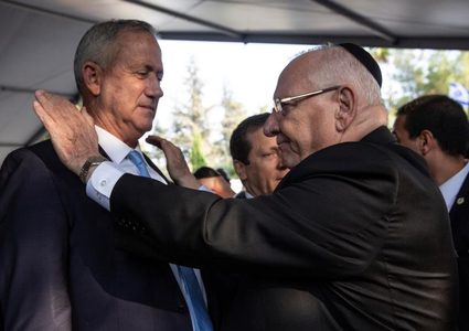 ريفلين يُكلف غانتس غدًا بتشكيل حكومة الاحتلال المُقبلة