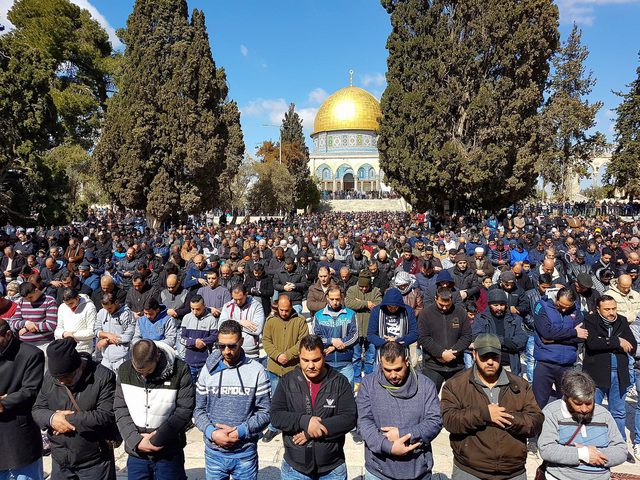 فتوى بإيقاف صلوات الجمعة والجماعة في أي بلد يتفشى فيه كورونا