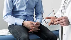 أخصائي مناعة ينفي تسبب كورونا بالعقم عند الرجال