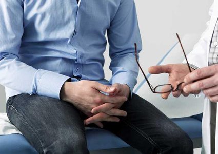 أخصائي مناعة ينفي تسبب كورونا بالعقم عند الرجال