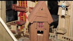 مجسمات تراثية تصنع من أعوادٍ خشبية في غزة