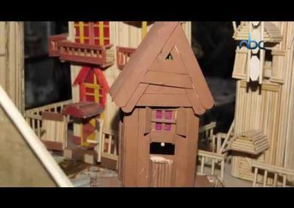 مجسمات تراثية تصنع من أعوادٍ خشبية في غزة