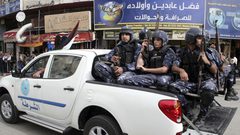 أسرة تبلغ عن ابنها لتعاطيه المخدرات في نابلس