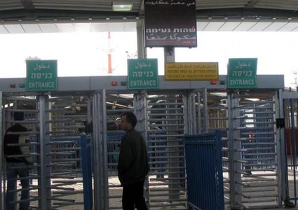 الاحتلال يعيد عمال ويمنعهم من الدخول للعمل في "إسرائيل"