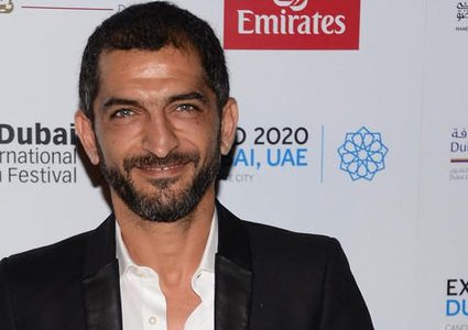 الفنان عمرو واكد يدخل الحجر الصحي