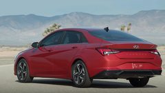 هيونداي تكشف عن Elantra الجديدة كليا