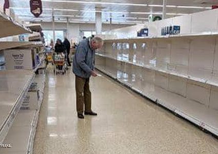 صورة تكشف تأثير أنانية المستهلكين في زمن كورونا على المسنين