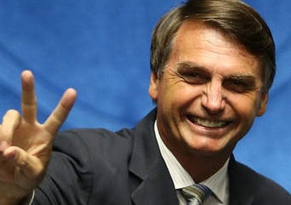 مطالبات برحيل الرئيس البرازيلي واصابة مسؤولين بكورونا