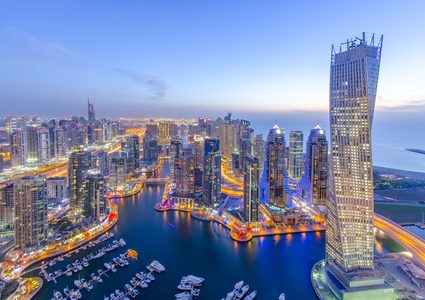 الإمارات الأولى عربيا في تقرير السعادة العالمي