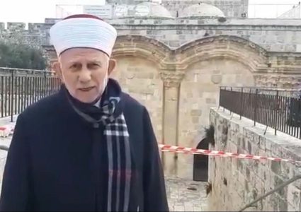 غرامة مالية لمدير الأوقاف بحجة السماح للمصلين بالصلاة في الأقصى