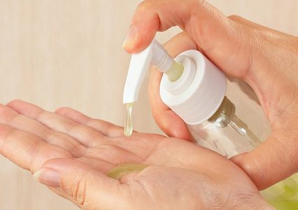 تحذير.. الإفراط في استخدام معقمات الأيدي يضر بالصحة