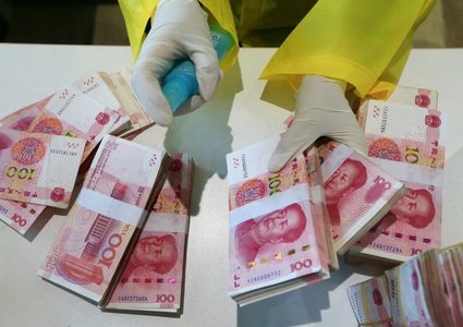 خبراء: خطر نقل الأوراق النقدية لعدوى كورونا ضئيل جدا