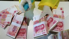 خبراء: خطر نقل الأوراق النقدية لعدوى كورونا ضئيل جدا
