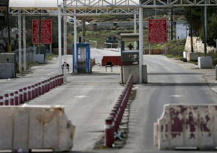 الاحتلال يغلق كافة المعابر مع الضفة الغربية وقطاع غزة