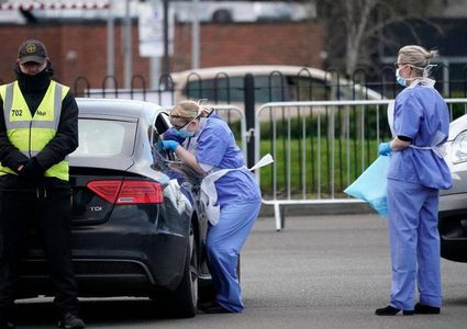 بكين تدعو واشنطن لعدم تسييس كورونا