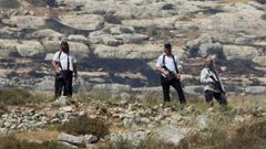 بيت لحم: مستوطنون يشقون طريقا وينصبون بركسات