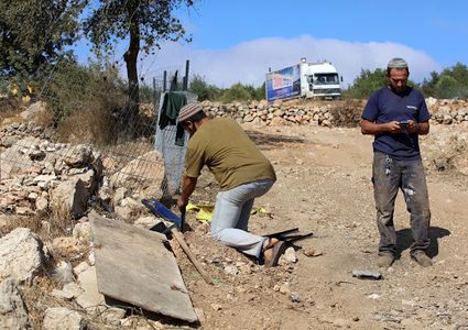 مستوطنون يهاجمون منازل المواطنين جنوب نابلس