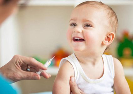 "الصحة": تطعيمات الأطفال متوفرة وستعطى في موعدها