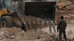 الاحتلال يجرف أراضي المواطنين جنوب نابلس