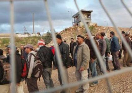 الرجوب يطالب العمال العائدين من أراضي 48 الالتزام بالفحص والحجر