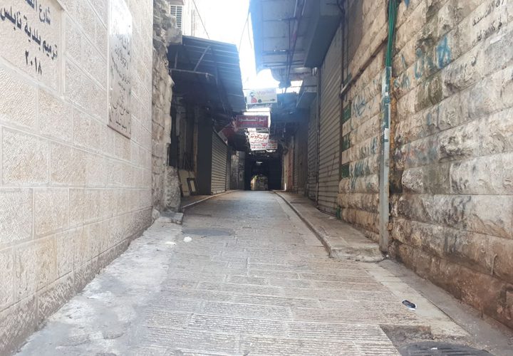 اجراءات مشددة من قبل الشرطة بنابلس لمواجهة فيروس كورونا