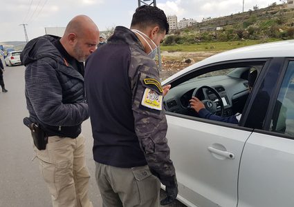 اجراءات مشددة من قبل الشرطة بنابلس لمواجهة فيروس كورونا