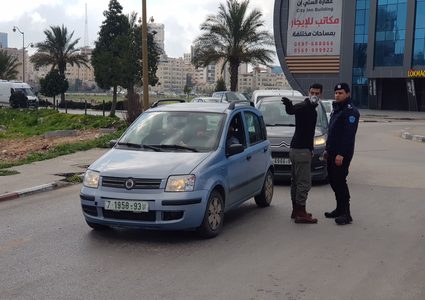 اجراءات مشددة من قبل الشرطة برام الله لمواجهة فيروس كورونا