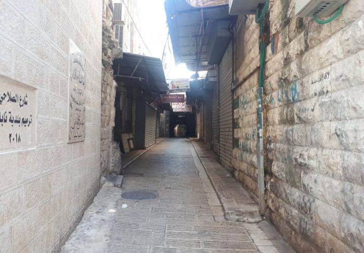 اجراءات مشددة من قبل الشرطة بنابلس لمواجهة فيروس كورونا