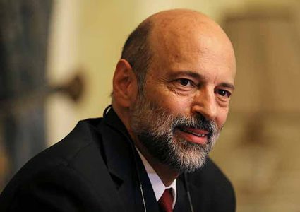 الرزاز يعلن تخفيف حظر التجول وفتح بعض المتاجر في الاردن