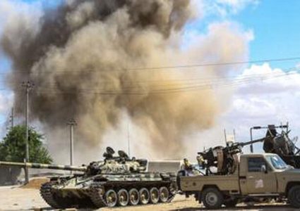 معارك حامية في ليبيا رغم اختراق كورونا للبلاد