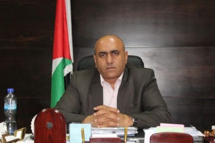 الرجوب يهنئ أسيرا محررا من جنوب جنين أمضى 16 عاما