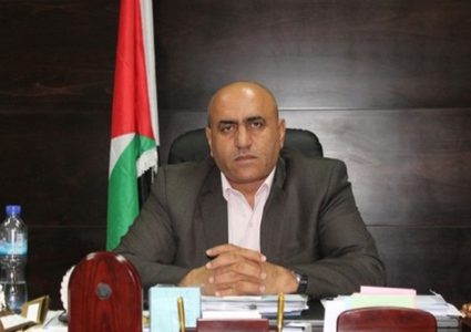 الرجوب يهنئ أسيرا محررا من جنوب جنين أمضى 16 عاما