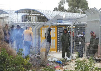 حركة "فتح" تطالب العمال الالتزام بالقرارات الوطنية