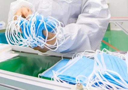 الاقتصاد تُغلق محلاً للستائر يَصْنَع كمامات مخالفة في جنين