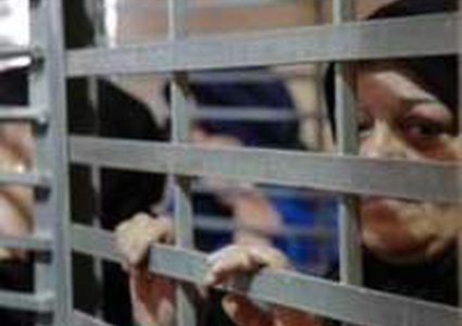 ادارة معتقلات الاحتلال تسمح لفئة من الاسرى بالاتصال بعائلاتهم