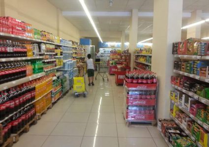 احالة تاجر للنيابة واغلاق 3 معامل مخالفة ببيت لحم والخليل والقدس