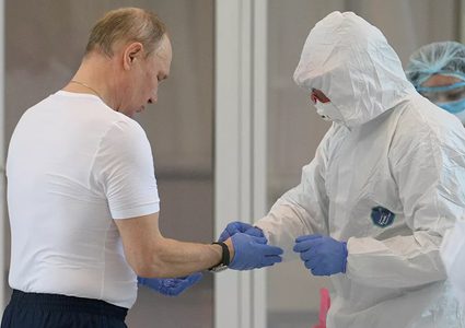 بوتين يتحدى فيروس كورونا