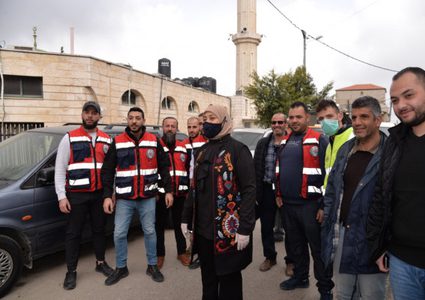 محافظ رام الله  تتفقد مخيمات الجلزون والأمعري وقدورة