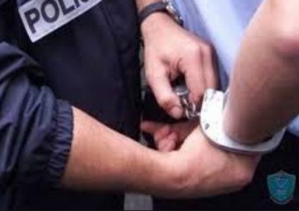 نابلس: الشرطة تقبض على أربعة أشخاص مشتبه بهم بالاعتداء على شاب